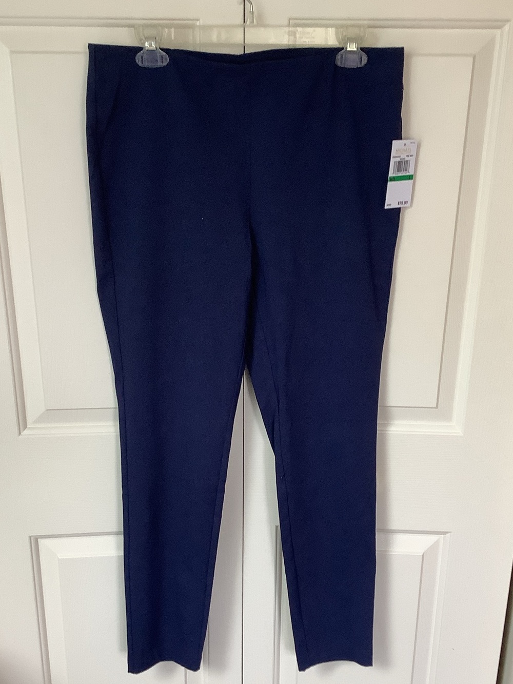 Michael Kors Navy Blue Skinny Stretchy Ponte Pants. Beautiful on. Great fabric.